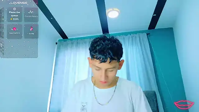 FelipeGonzalezz online show from 12/15/25, 12:53