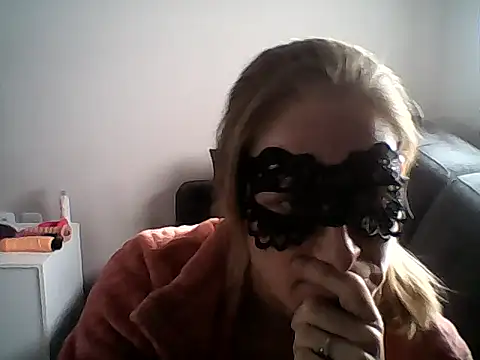 MelleEloa online show from 11/24/25, 09:31