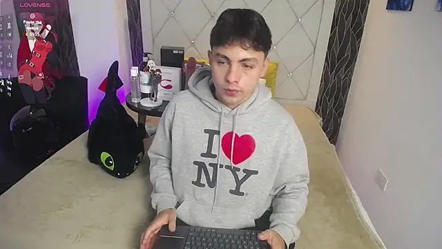 Samu FoXXX online show from 12/13/25, 08:25