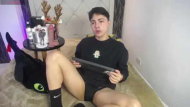 Samu FoXXX online show from 12/17/25, 08:26