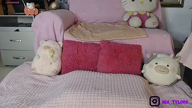 Snapshot of Mia_Tylorr chatting on 11/18/25, 09:19 Mia Tylorr online show from 11/18/25, 09:19