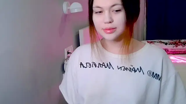 Snapshot of cuddlymisa chatting on 11/11/25, 06:52 cuddlymisa online show from 11/11/25, 06:52