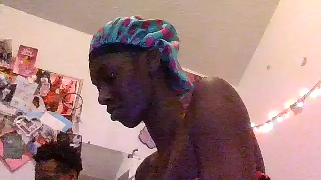 Snapshot of Her_ForbiddenGarden chatting on 11/14/25, 01:37 Her ForbiddenGarden online show from 11/14/25, 01:37