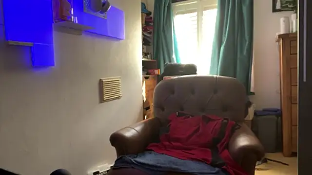 Snapshot of LeatherSdaddy chatting on 04/12/26, 01:38 LeatherSdaddy online show from 04/12/26, 01:38