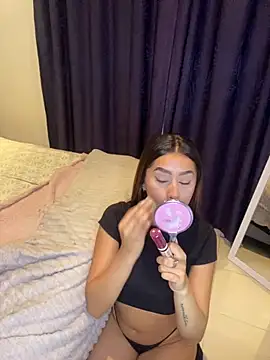 lauren clauz online show from 11/20/25, 12:22