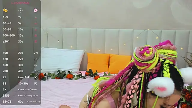 Lina Moony online show from 12/17/25, 01:55