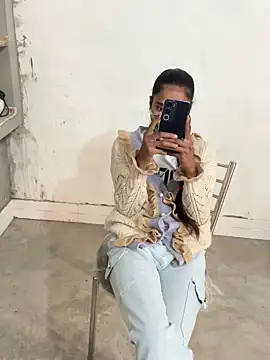 Riya 917 online show from 11/12/25, 07:20