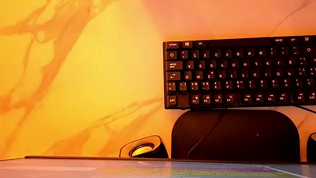 Juliana Tx online show from 11/16/25, 03:01