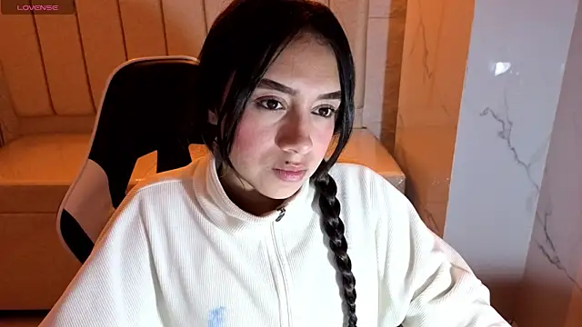 Juliana Tx online show from 11/21/25, 02:54