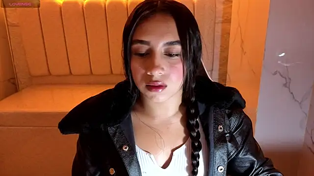 Juliana Tx online show from 11/22/25, 02:54