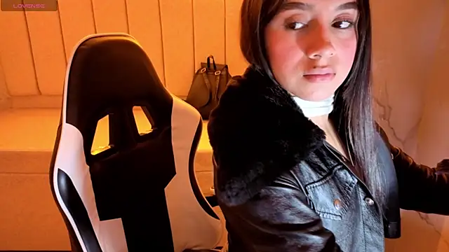 Juliana Tx online show from 11/25/25, 02:55