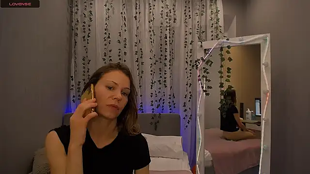 Snapshot of Vanilla-Dream chatting on 11/14/25, 07:12 Vanilla-Dream online show from 11/14/25, 07:12