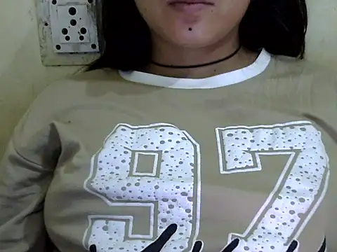 Anika Singh online show from 04/19/26, 03:44