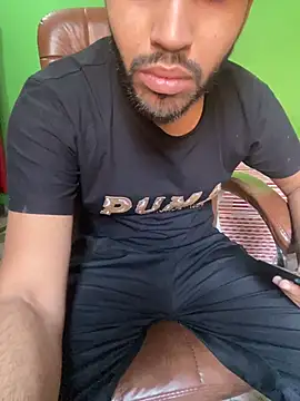 hotyyyyjonny online show from 05/18/26, 04:07