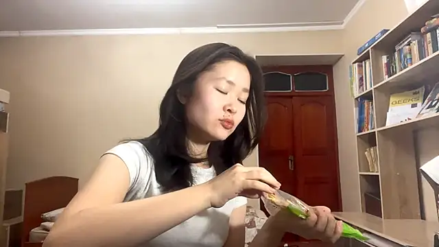 HuldaKye online show from 01/15/26, 02:32