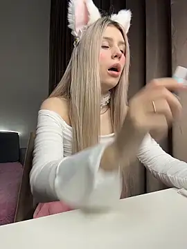 Olivia1Taylor1 online show from 11/25/25, 06:13