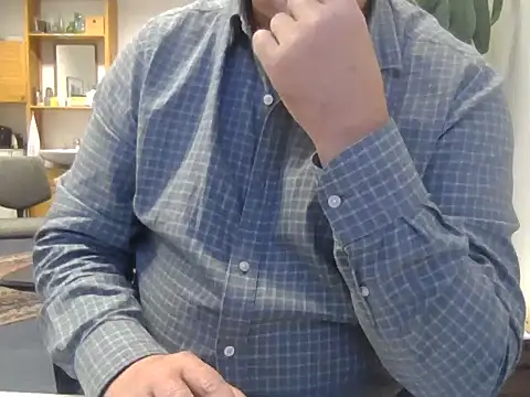 Snapshot of sssuka chatting on 11/11/25, 03:23 sssuka online show from 11/11/25, 03:23