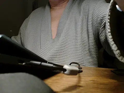 Snapshot of sssuka chatting on 02/11/26, 10:04 sssuka online show from 02/11/26, 10:04