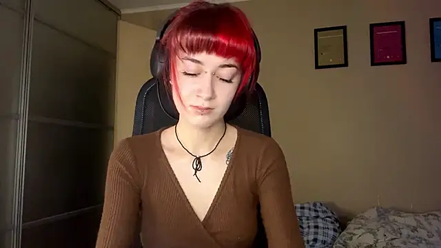 EmilySkyline online show from 12/18/25, 05:02