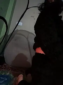 Snapshot of Yamini-X chatting on 12/19/25, 10:39 Yamini-X online show from 12/19/25, 10:39