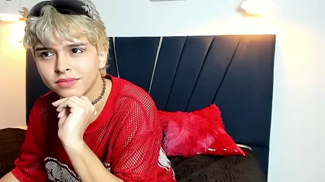 Snapshot of jaxson_cum chatting on 11/12/25, 02:06 jaxson cum online show from 11/12/25, 02:06