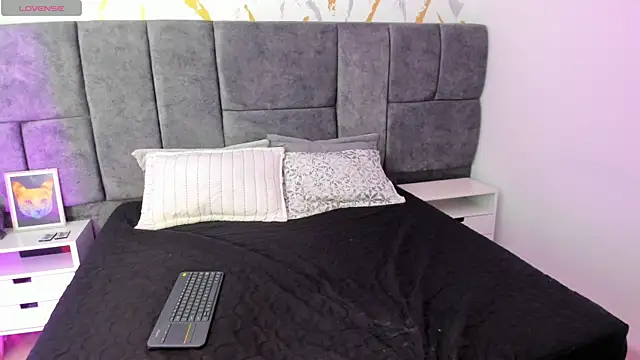 Snapshot of Atenea_Velle chatting on 04/23/26, 03:41 Atenea Velle online show from 04/23/26, 03:41