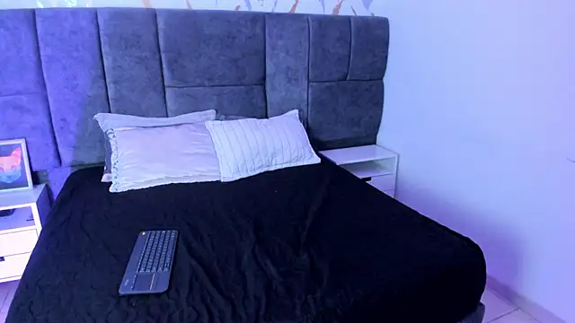 Snapshot of Atenea_Velle chatting on 05/14/26, 03:35 Atenea Velle online show from 05/14/26, 03:35