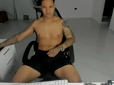 master leather online show from 04/05/26, 06:32