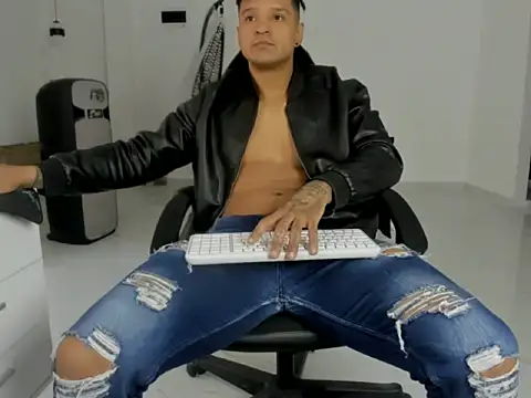 master leather online show from 04/05/26, 06:38