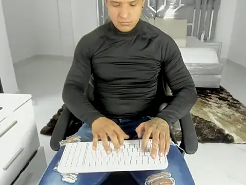 master leather online show from 04/19/26, 08:55