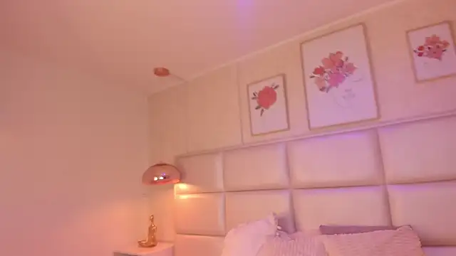 Kate Winslet  online show from 12/15/25, 02:32