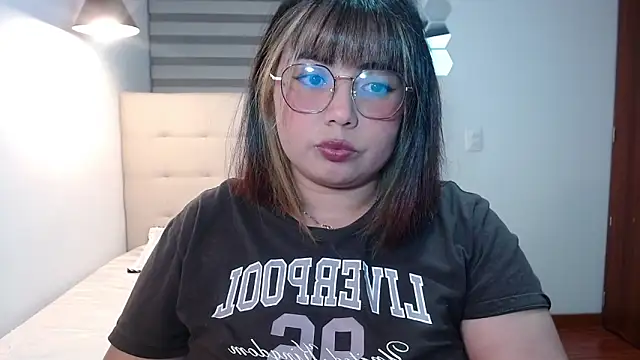 YiniBelle online show from 11/24/25, 02:44