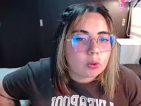 YiniBelle online show from 03/09/26, 01:20