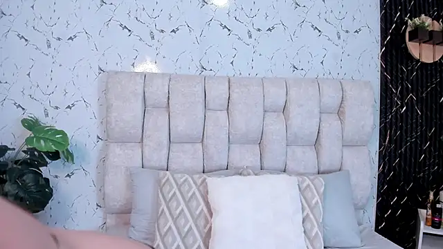 Snapshot of MadisonnLee chatting on 11/12/25, 07:13 MadisonnLee online show from 11/12/25, 07:13