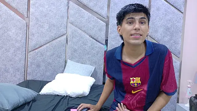 Lily y Finn online show from 11/25/25, 03:28