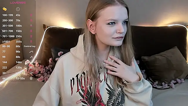 Snapshot of MicheleHonas chatting on 01/18/26, 06:01 MicheleHonas online show from 01/18/26, 06:01