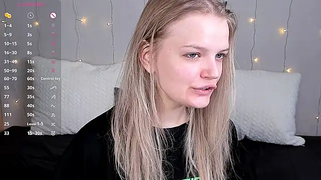 Snapshot of MicheleHonas chatting on 02/19/26, 07:21 MicheleHonas online show from 02/19/26, 07:21