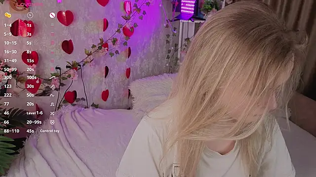 Snapshot of MicheleHonas chatting on 02/25/26, 04:05 MicheleHonas online show from 02/25/26, 04:05