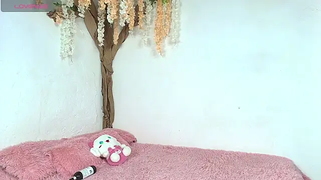 Snapshot of MISS_SAMMYROSE chatting on 05/13/26, 11:33 MISS SAMMYROSE online show from 05/13/26, 11:33