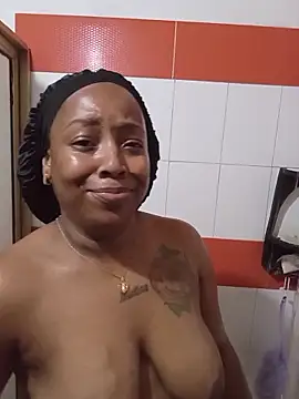 Snapshot of NayraMoon_ chatting on 11/26/25, 07:26 NayraMoon online show from 11/26/25, 07:26