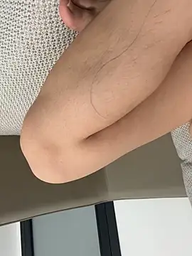 Snapshot of A-1130 chatting on 11/12/25, 09:32 A-1130 online show from 11/12/25, 09:32