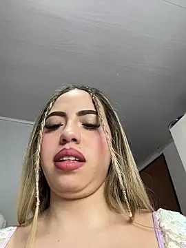 Snapshot of cupcakee_ chatting on 11/16/25, 07:52 cupcakee online show from 11/16/25, 07:52