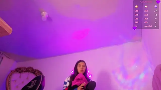 ISABELA TAY online show from 07/20/26, 11:45