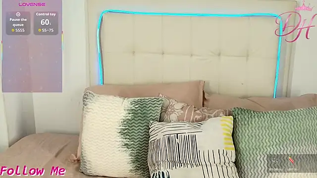 Daphne Hills online show from 04/11/26, 06:56