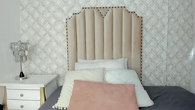 fallon grey online show from 12/22/25, 08:06