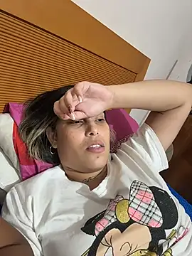 Snapshot of Anna_Bitch_Disgusting chatting on 11/21/25, 05:06 Anna Bitch Disgusting online show from 11/21/25, 05:06