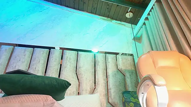 Caroline palmerr online show from 12/15/25, 03:22