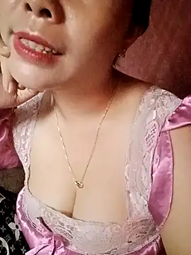 Snapshot of Qiune92 chatting on 11/12/25, 10:26 Qiune92 online show from 11/12/25, 10:26