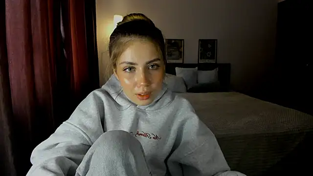 Snapshot of Aurora_Glow21 chatting on 05/12/26, 04:31 Aurora Glow21 online show from 05/12/26, 04:31