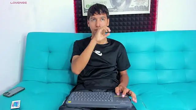 Snapshot of Carl-Milton chatting on 11/15/25, 12:19 Carl-Milton online show from 11/15/25, 12:19